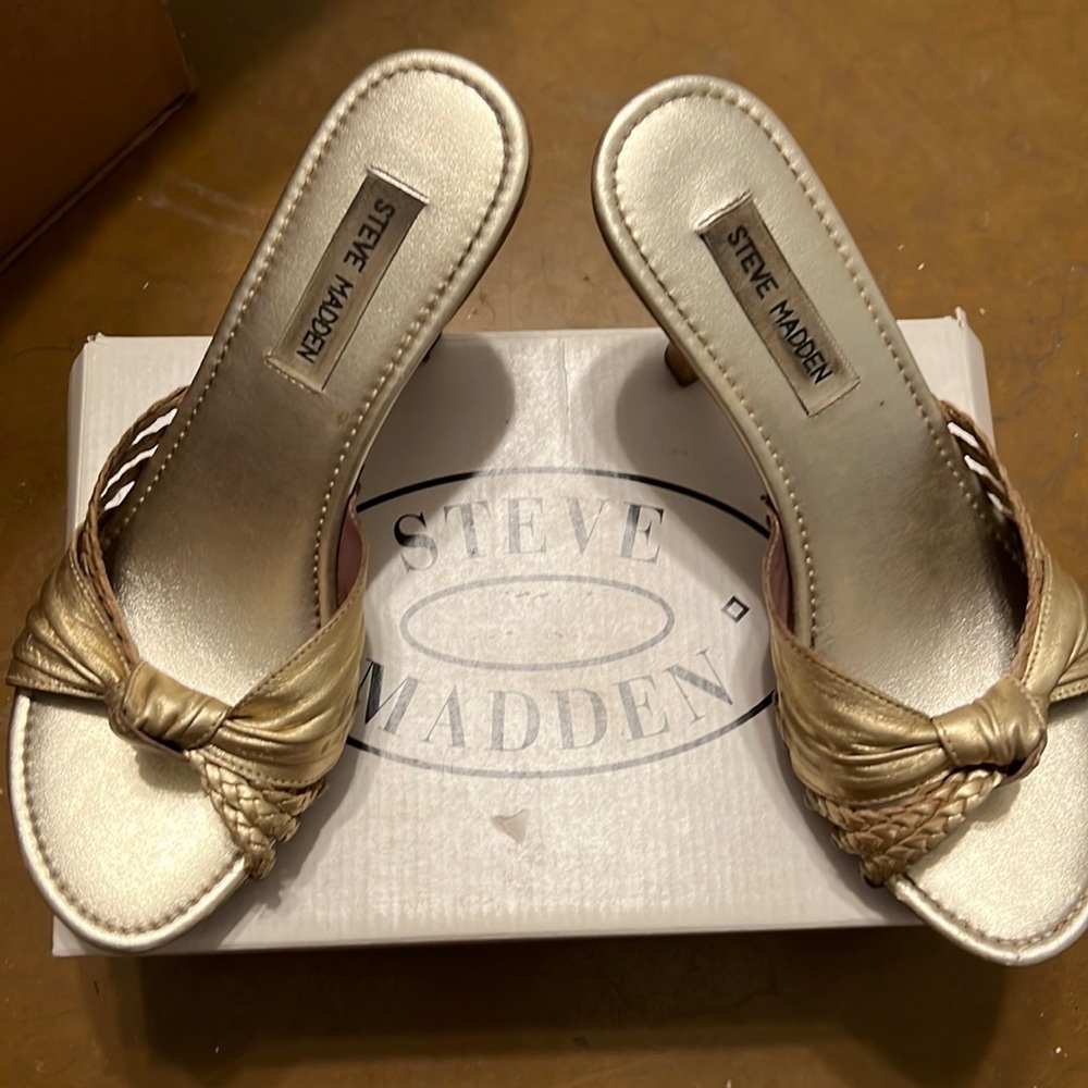 Steve Madden Pale Gold Lizi 8.5 wooden heel
